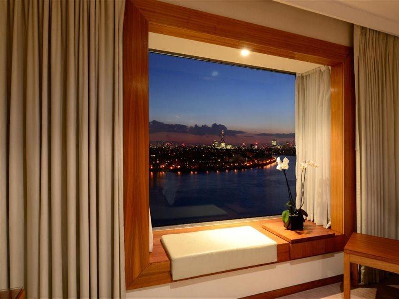 فندق كاناري ريفرسايد بلازا لندن المظهر الخارجي الصورة View from a room at the Four Seasons Hotel