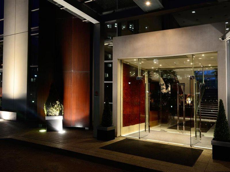 فندق كاناري ريفرسايد بلازا لندن المظهر الخارجي الصورة Entrance to the hotel