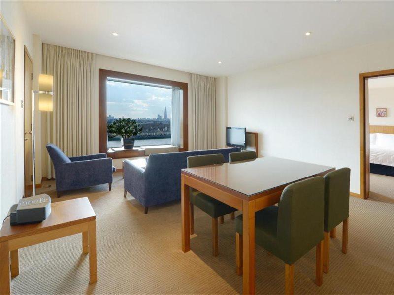 فندق كاناري ريفرسايد بلازا لندن المظهر الخارجي الصورة A suite at the Hilton London Heathrow