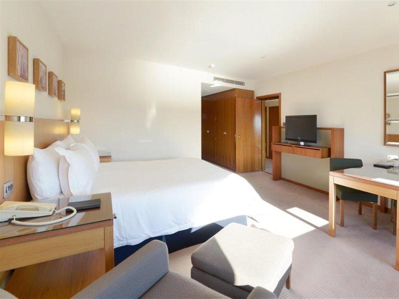 فندق كاناري ريفرسايد بلازا لندن المظهر الخارجي الصورة A room at the hotel