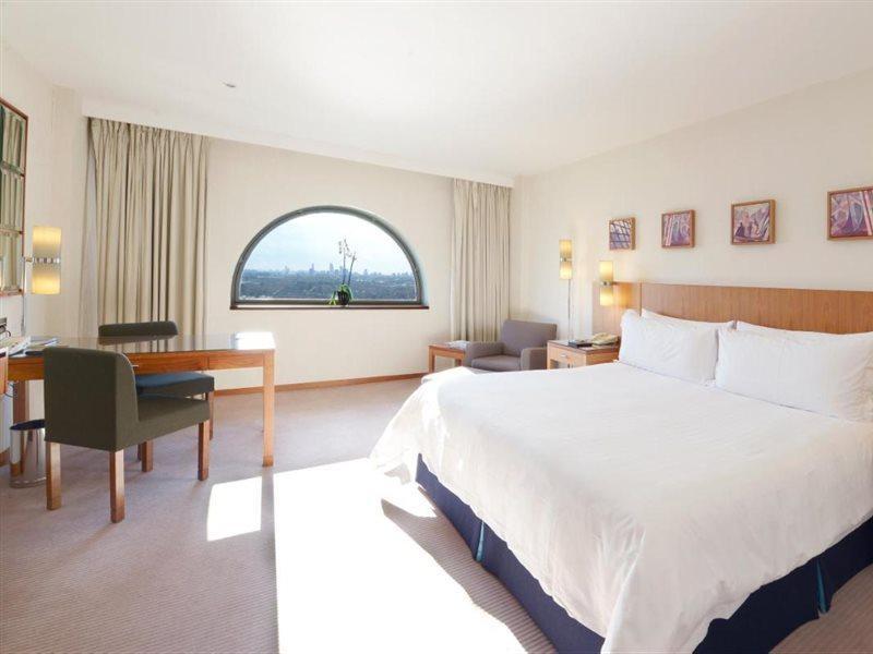 فندق كاناري ريفرسايد بلازا لندن المظهر الخارجي الصورة A room at the hotel
