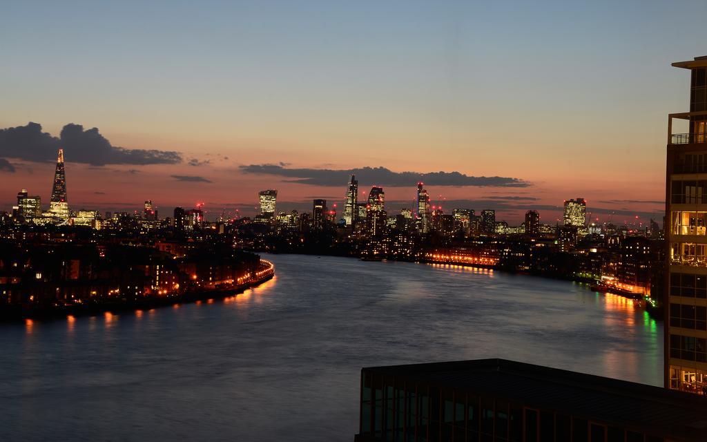 فندق كاناري ريفرسايد بلازا لندن المظهر الخارجي الصورة View of the East River from the East River Promenade