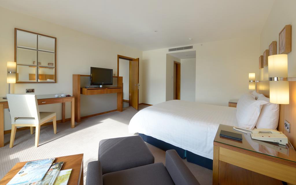 فندق كاناري ريفرسايد بلازا لندن المظهر الخارجي الصورة A room at the hotel