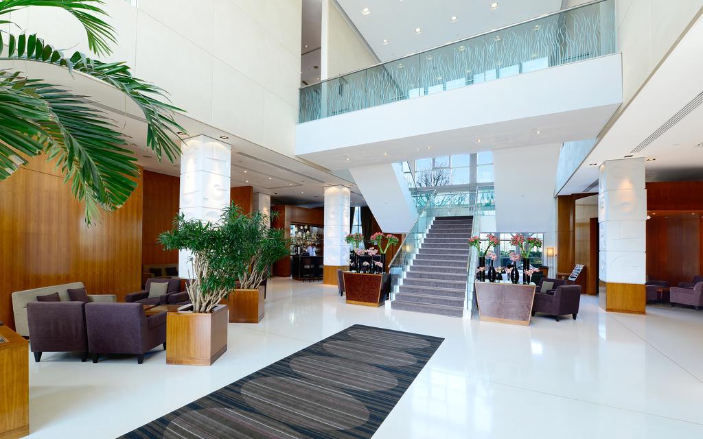 فندق كاناري ريفرسايد بلازا لندن المظهر الخارجي الصورة The lobby of the hotel