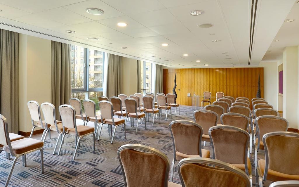 فندق كاناري ريفرسايد بلازا لندن المظهر الخارجي الصورة Meeting room